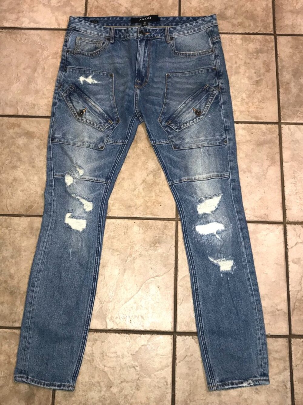 Men's Akoo Skulk Fit Distressed Jeans-Size 36